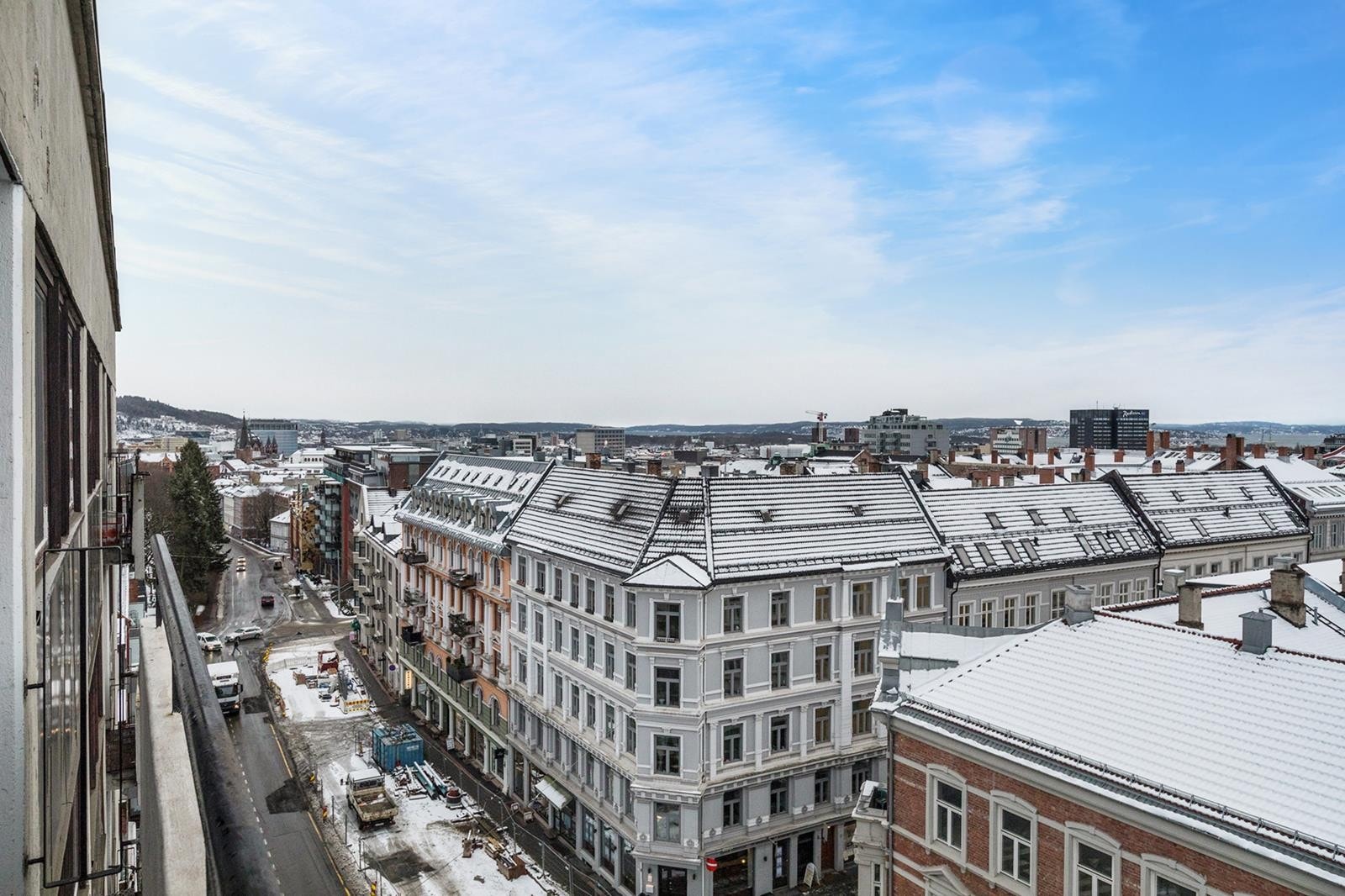 Sydvendt balkong med sol store deler av dagen Galleribilde