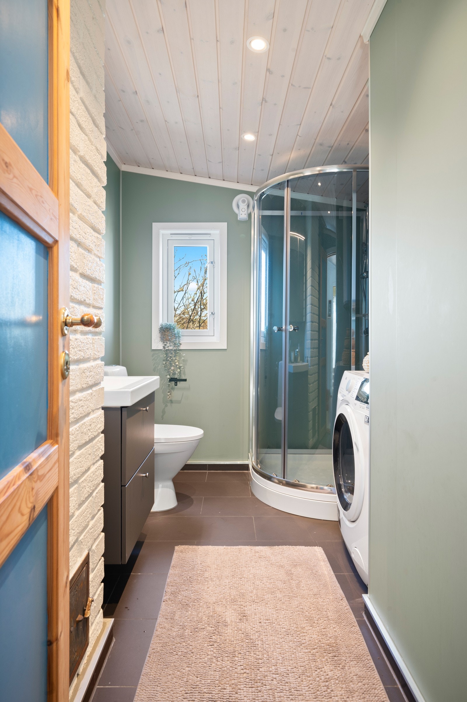 Badet ble renovert i 2021 og holder en pen standard Galleribilde