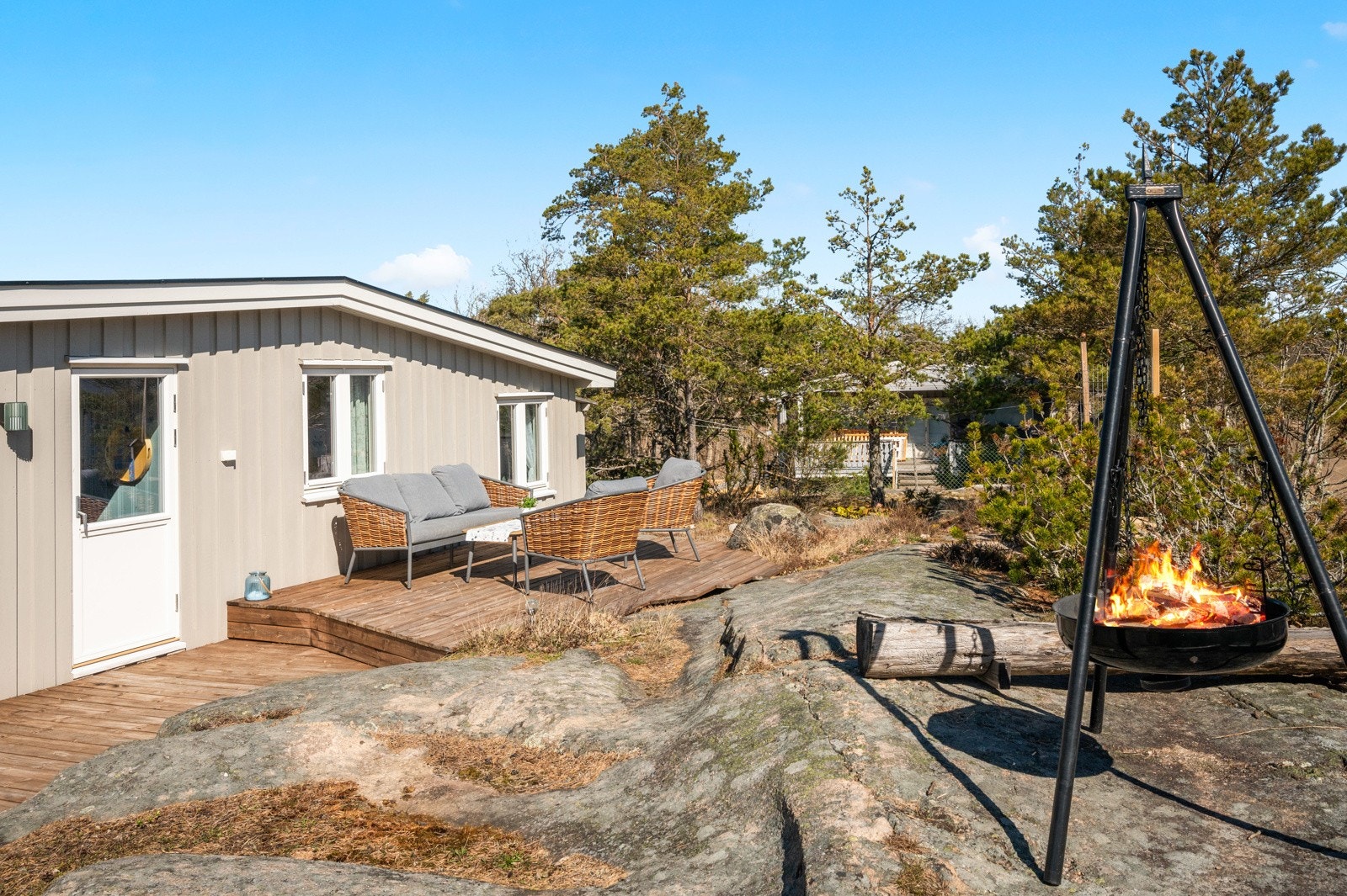 Dette er en barnevennlig tomt med fjell og natur. Flott grillplass Galleribilde