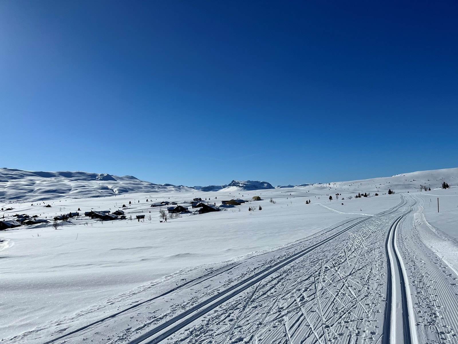 Med sin vakre natur og utallige turmuligheter er Syndin er et populært hytte og stølsområde. Om vinteren kjøres det opp et omfattende løypenettsom strekker seg over flere vakre stølslag. (Selgers bilde) Galleribilde