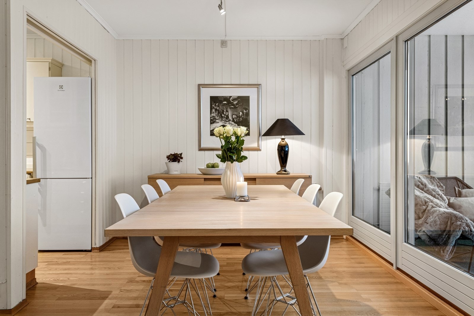 Plass til et godt spisestuebord. Galleribilde