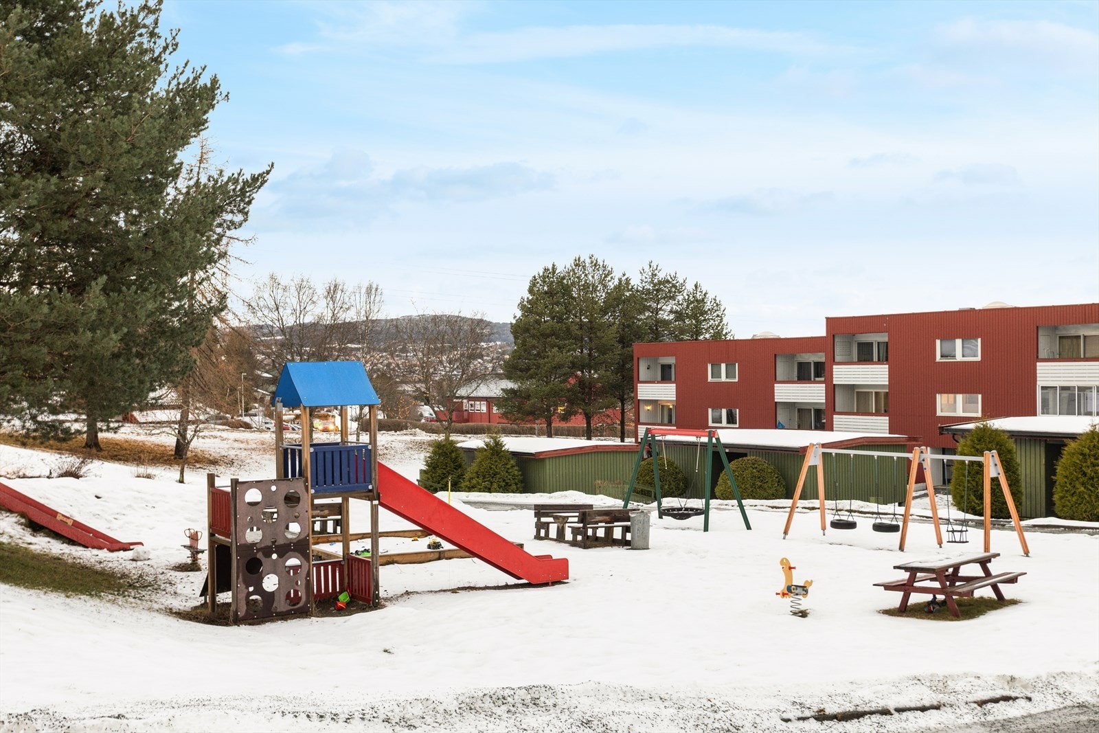 Flere lekeplasser på borettslagets felles tomt. Galleribilde