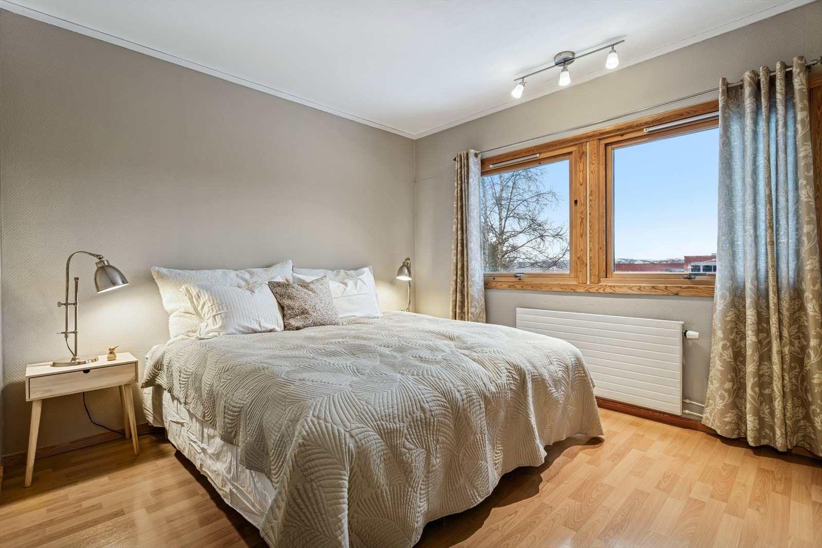 3 gode soverom på 11,5 kvm, 10 kvm, og 7 kvm. Galleribilde