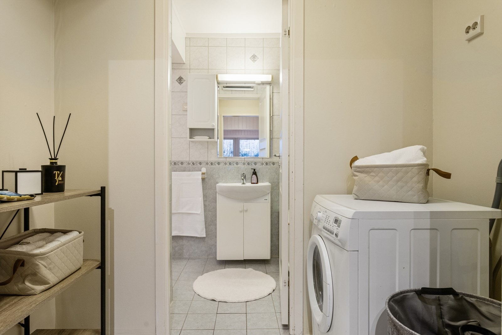 Vaskerommet har tilknytning mot både baderom og kjøkken. Galleribilde