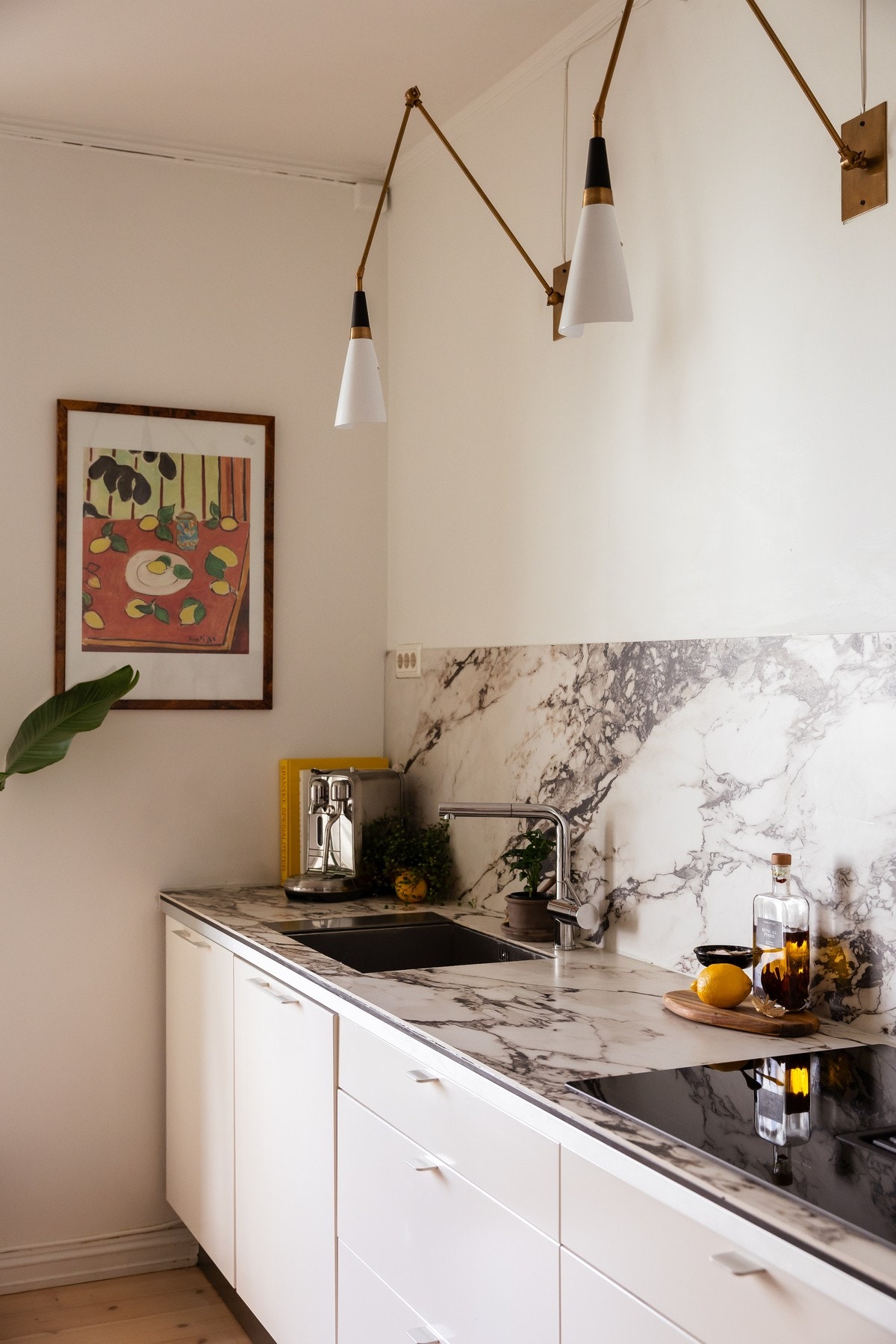 Rikelig med skap- og benkeplass. Galleribilde