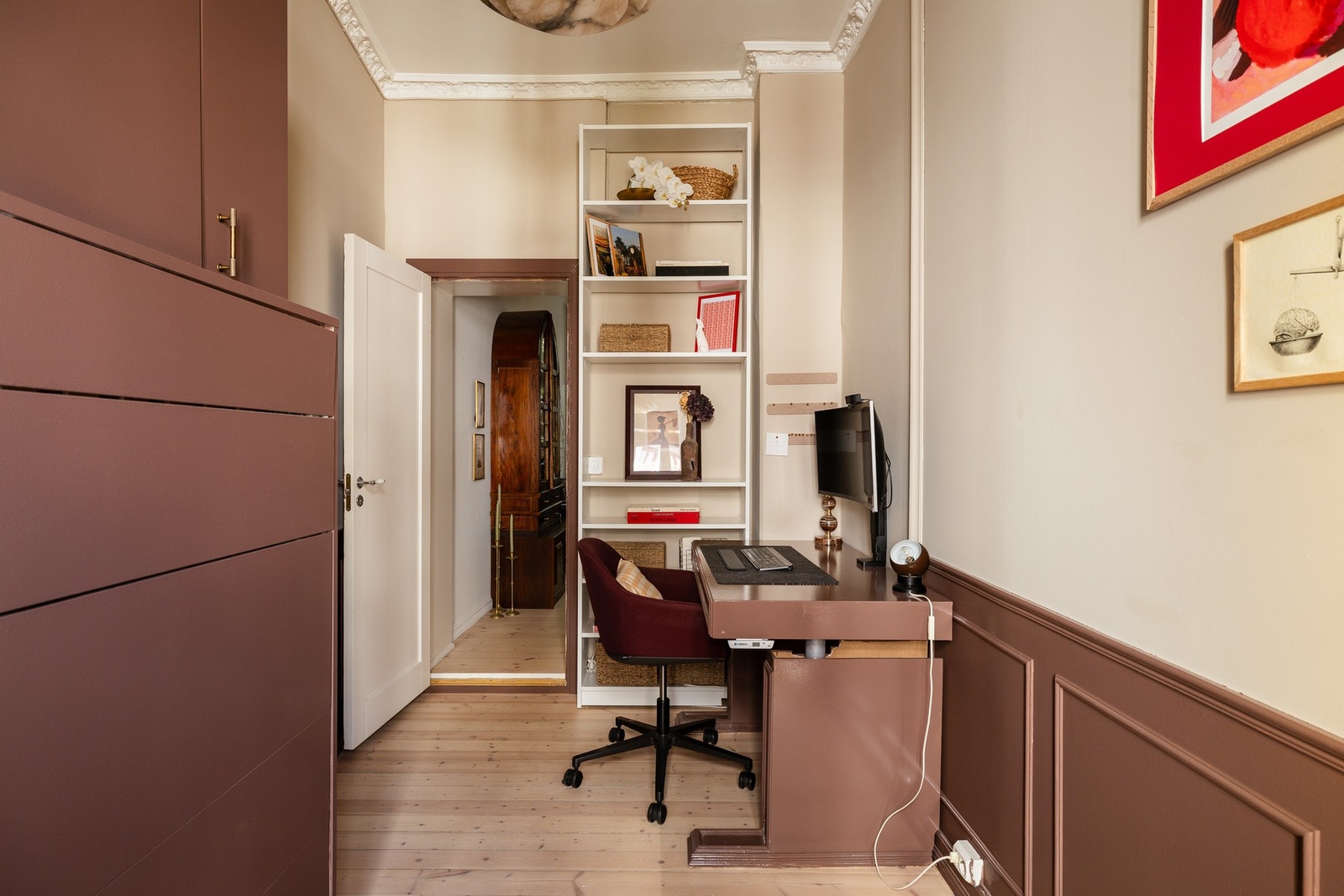 Rommet kan enkelt innredes etter behov og egner seg utmerket som f.eks. barnerom, gjesterom eller kontor. Galleribilde