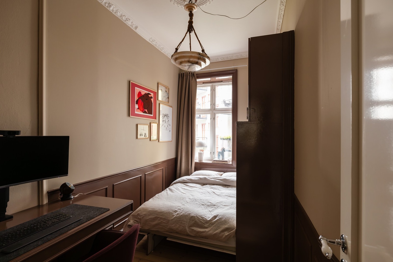 Soverom 2 med nedfellbar og innebygget skapseng som medfølger kjøpet. Galleribilde