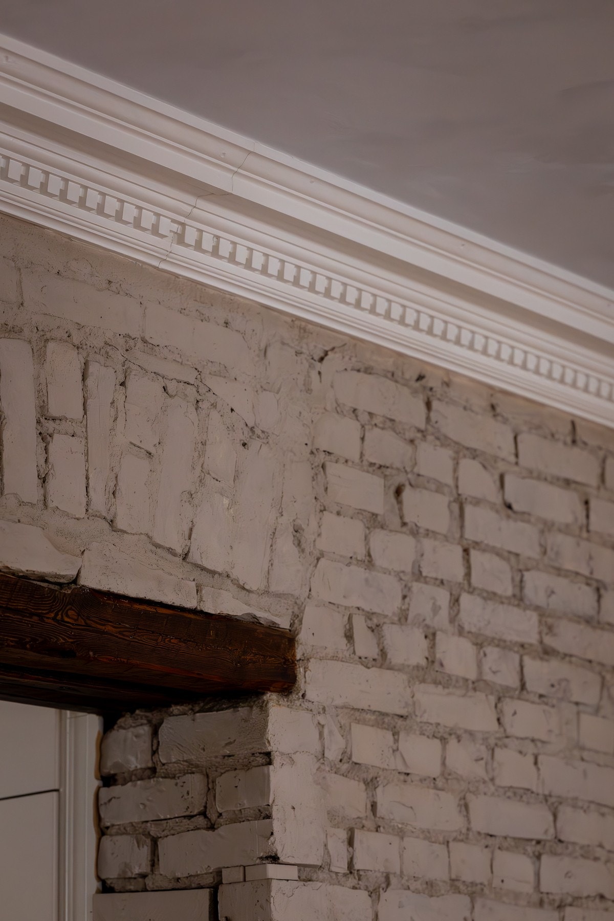 Flott original teglstensvegg er tatt frem i deler av stuen. Galleribilde