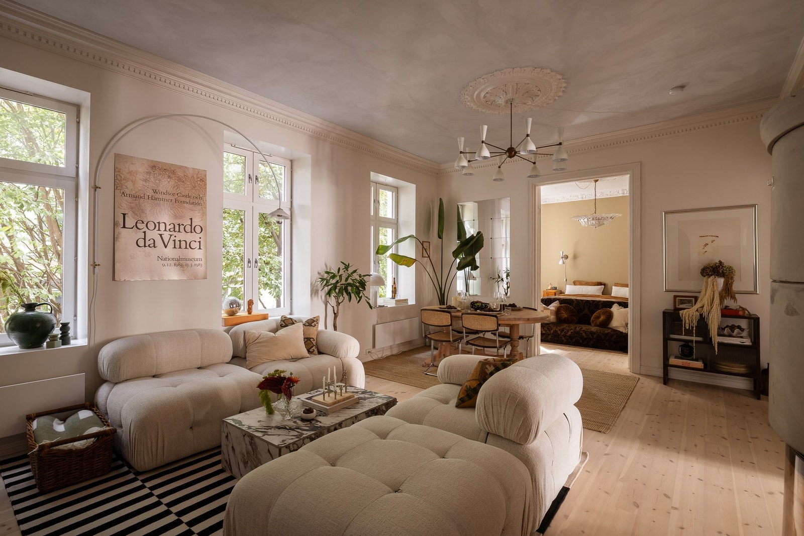 Nydelig, klassisk 3-roms leilighet med sentral, men skjermet beliggenhet på Grünerløkka. Galleribilde