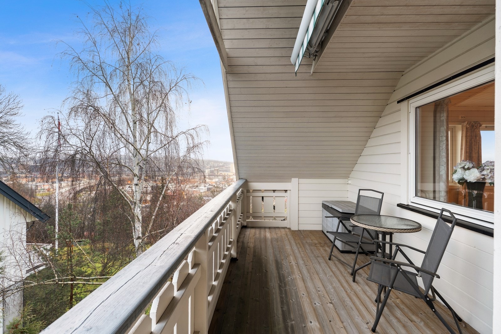 Koselig balkong med utgang fra stuen. Galleribilde