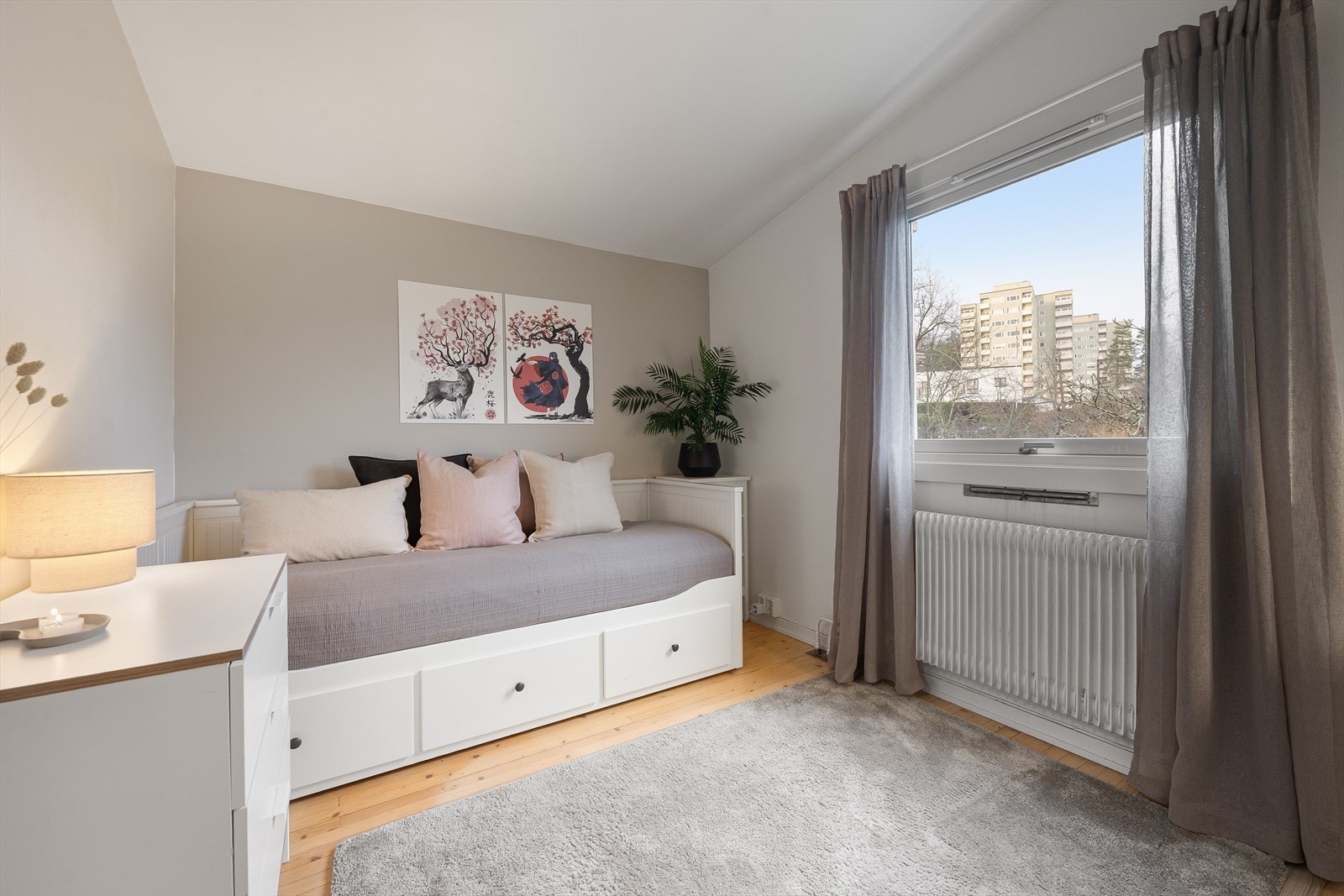 Soverom nummer to egner seg godt som barnerom, gjesterom eller hjemmekontor Galleribilde