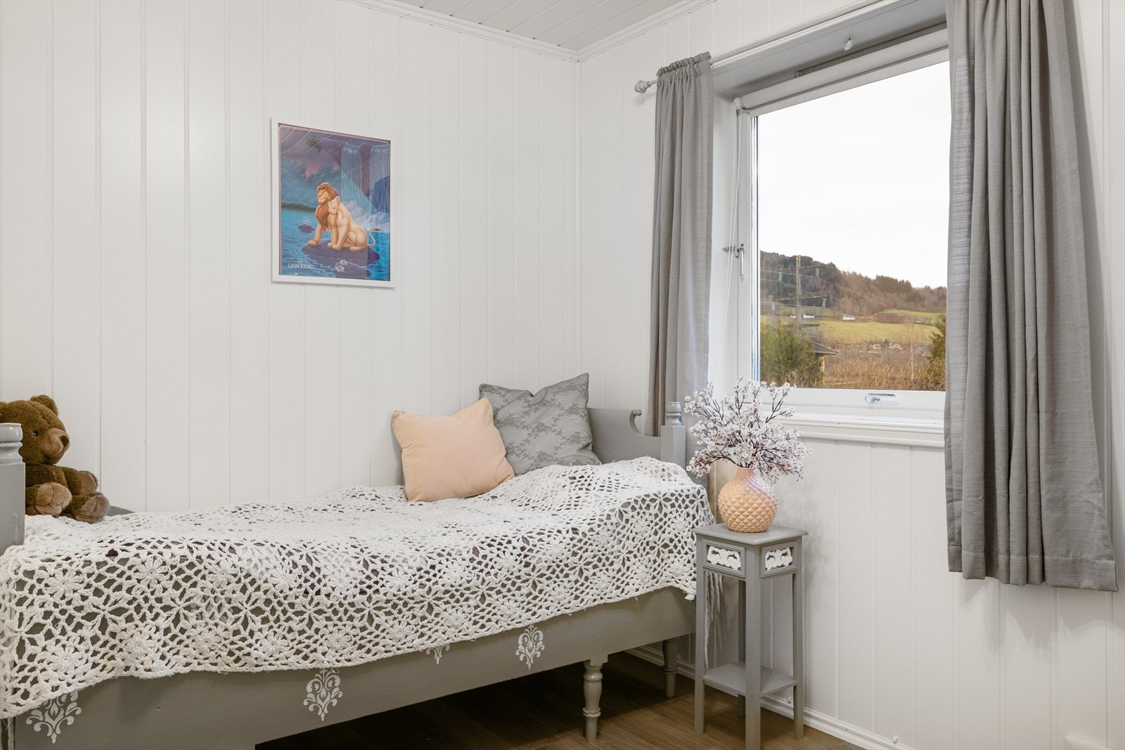 Soverom 2 har inngang fra mellomgang Galleribilde