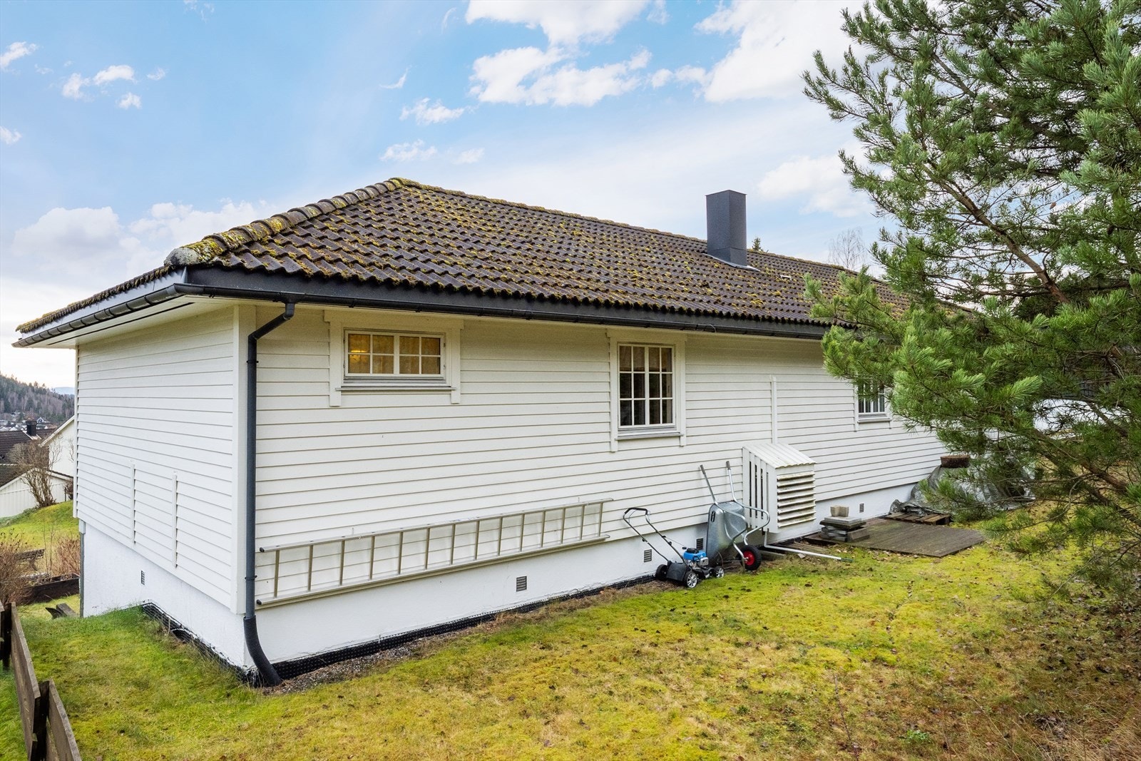 For de som er aktive, er det kort vei til idrettsanlegg og treningssentre. Brumunddalshallen, en flerbrukshall, ligger 12 minutter unna, mens Fønix Treningssenter og NorGym begge er bare 7 minutter unna Galleribilde