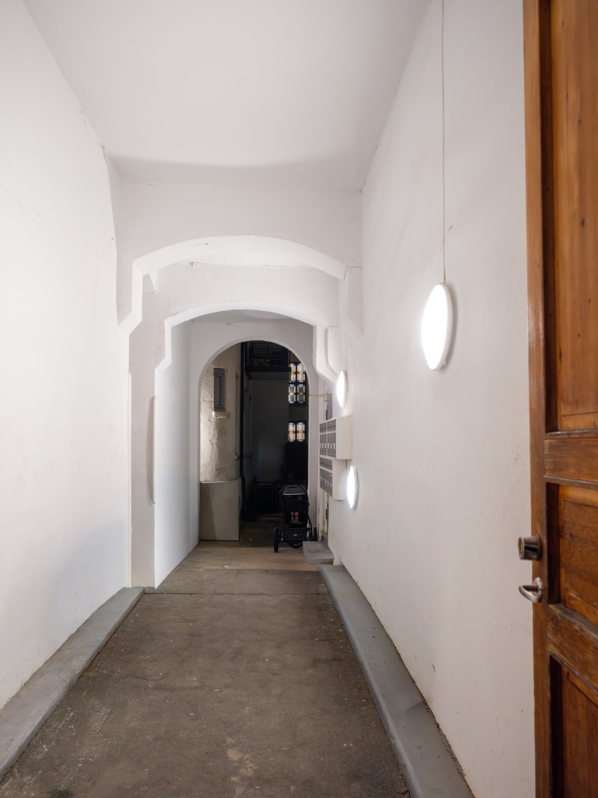 Innbydende, felles inngangsparti. Sameiet består av A og B oppgangen med tilsammen 11 seksjoner. Galleribilde