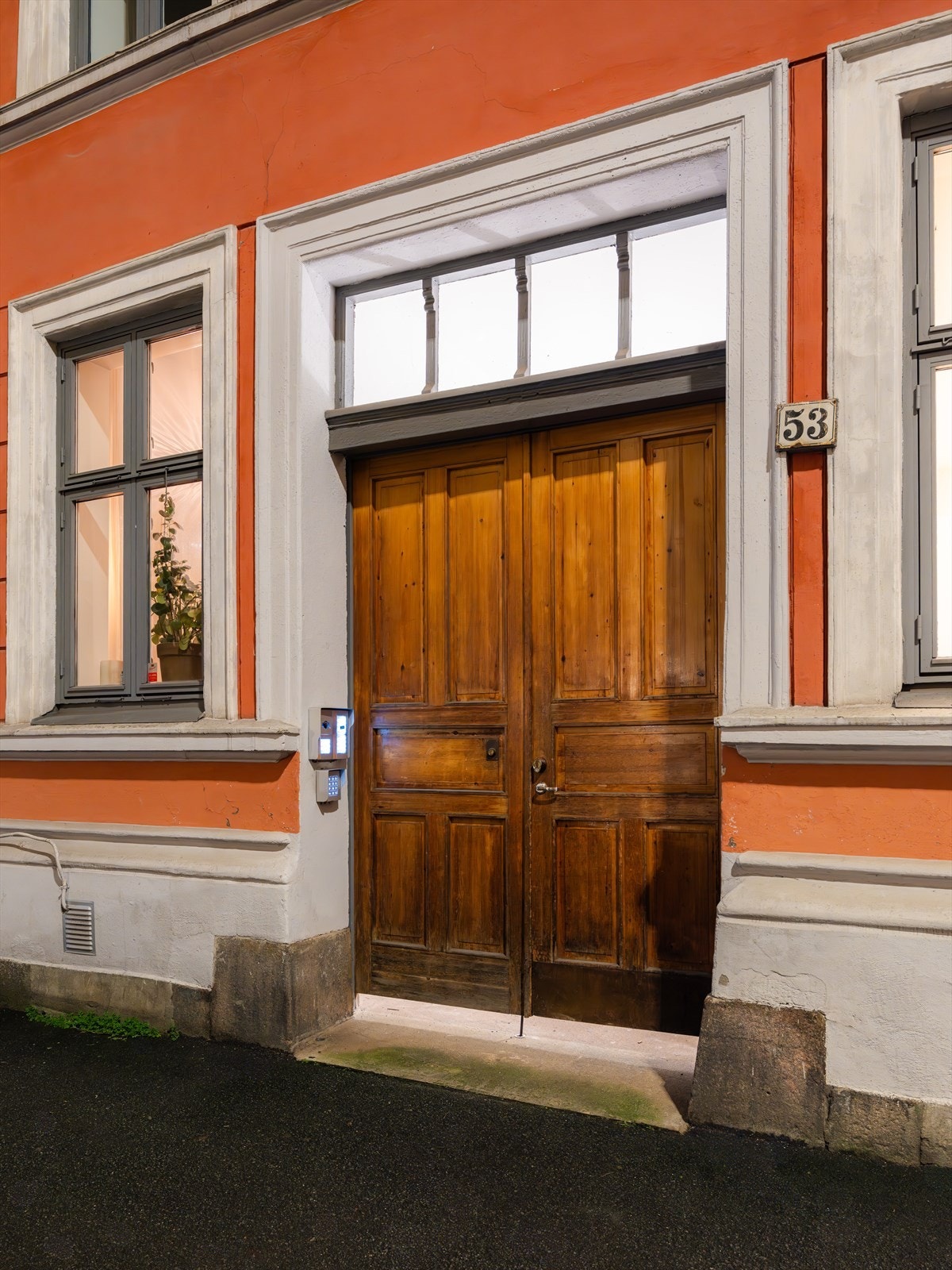 Inngangsparti fra gateplan. Galleribilde