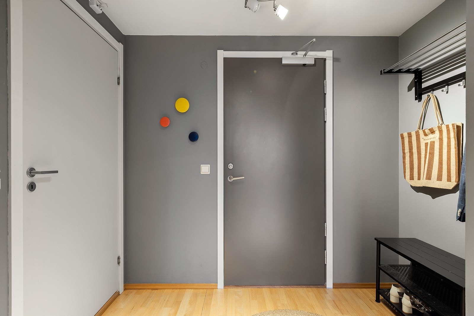 Entre ved inngangsdør - velkommen inn! Galleribilde