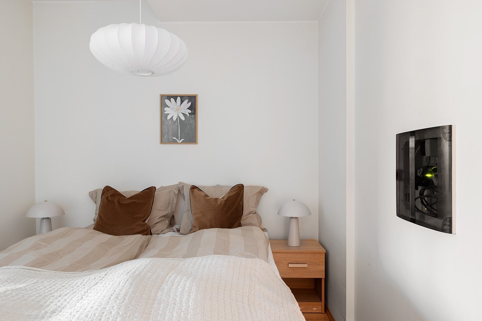 Soverom - lyst og rolig med nøytrale flater. Galleribilde