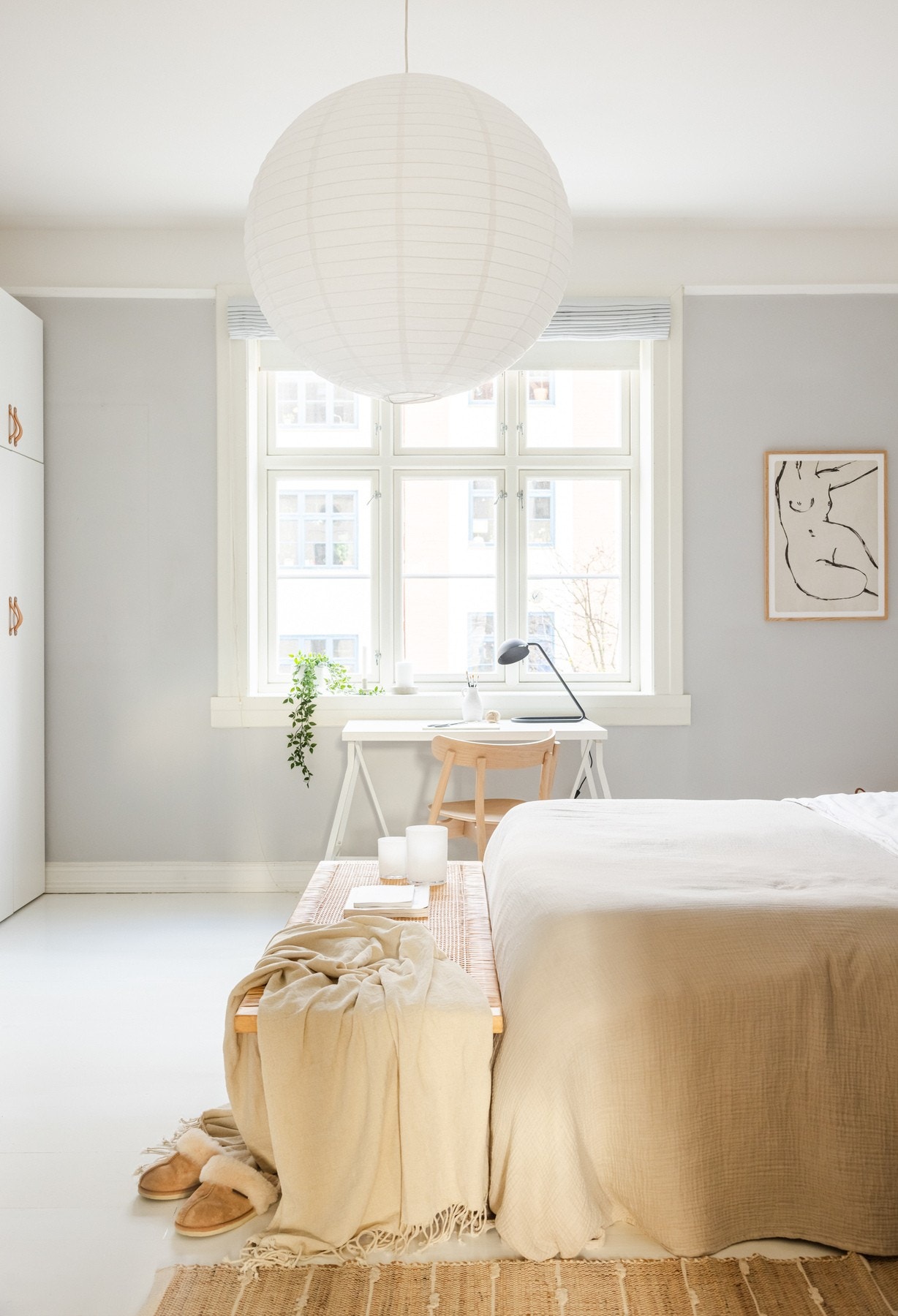 Soverommet vender inn mot rolig og frodig gate. Galleribilde