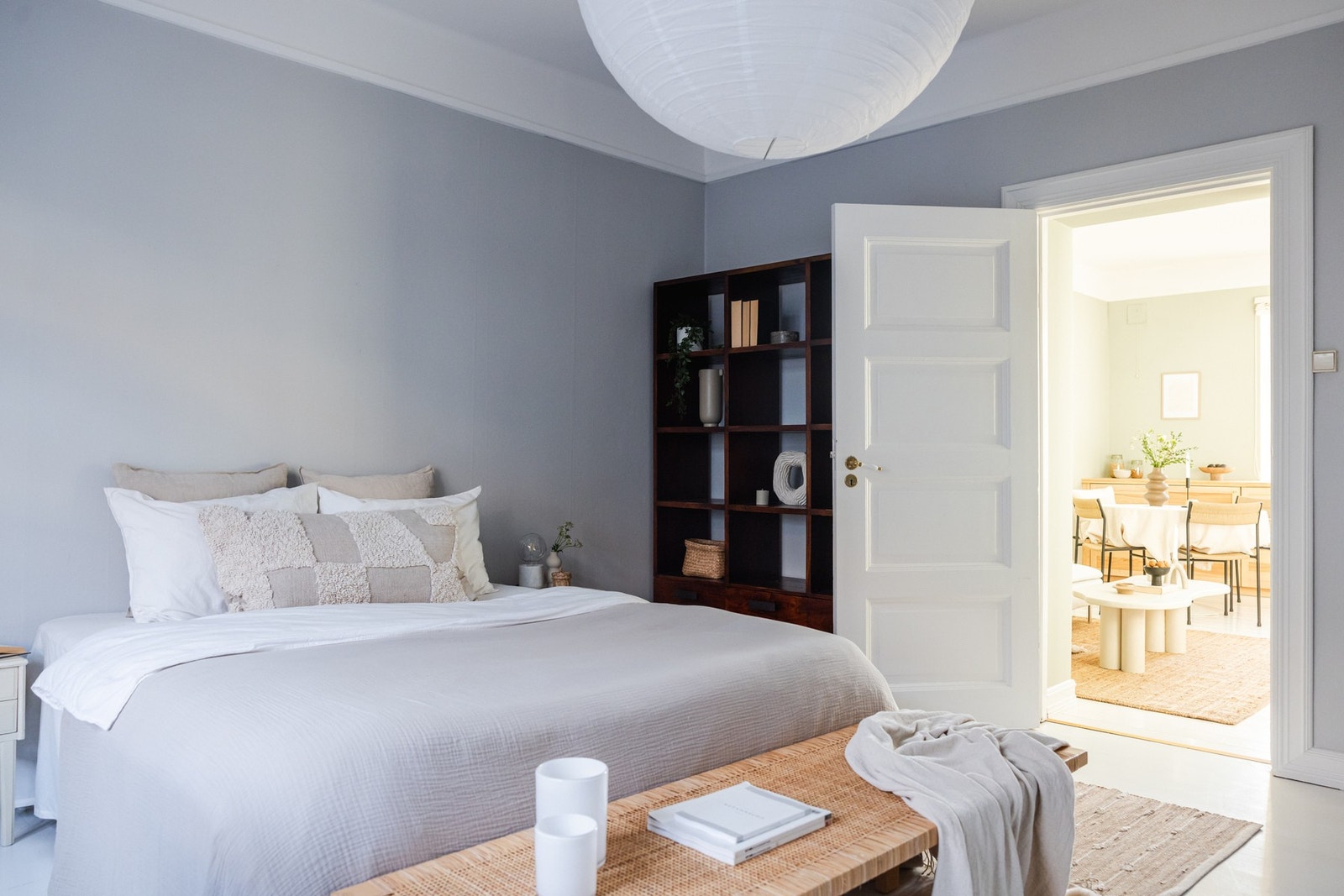 Soverommet har god plass til dobbeltseng og nattbord! Galleribilde