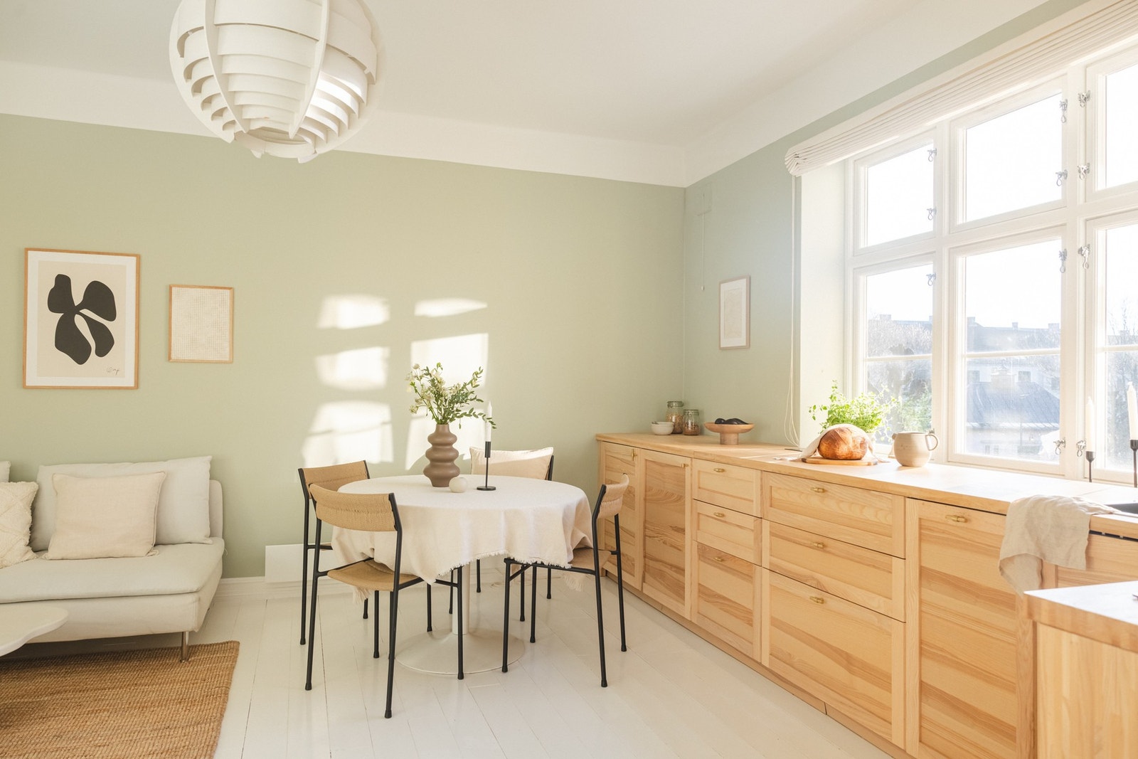 Det er perfekt for sosiale sammenkomster hvor man enkelt kan arbeide mange på kjøkkenet! Galleribilde