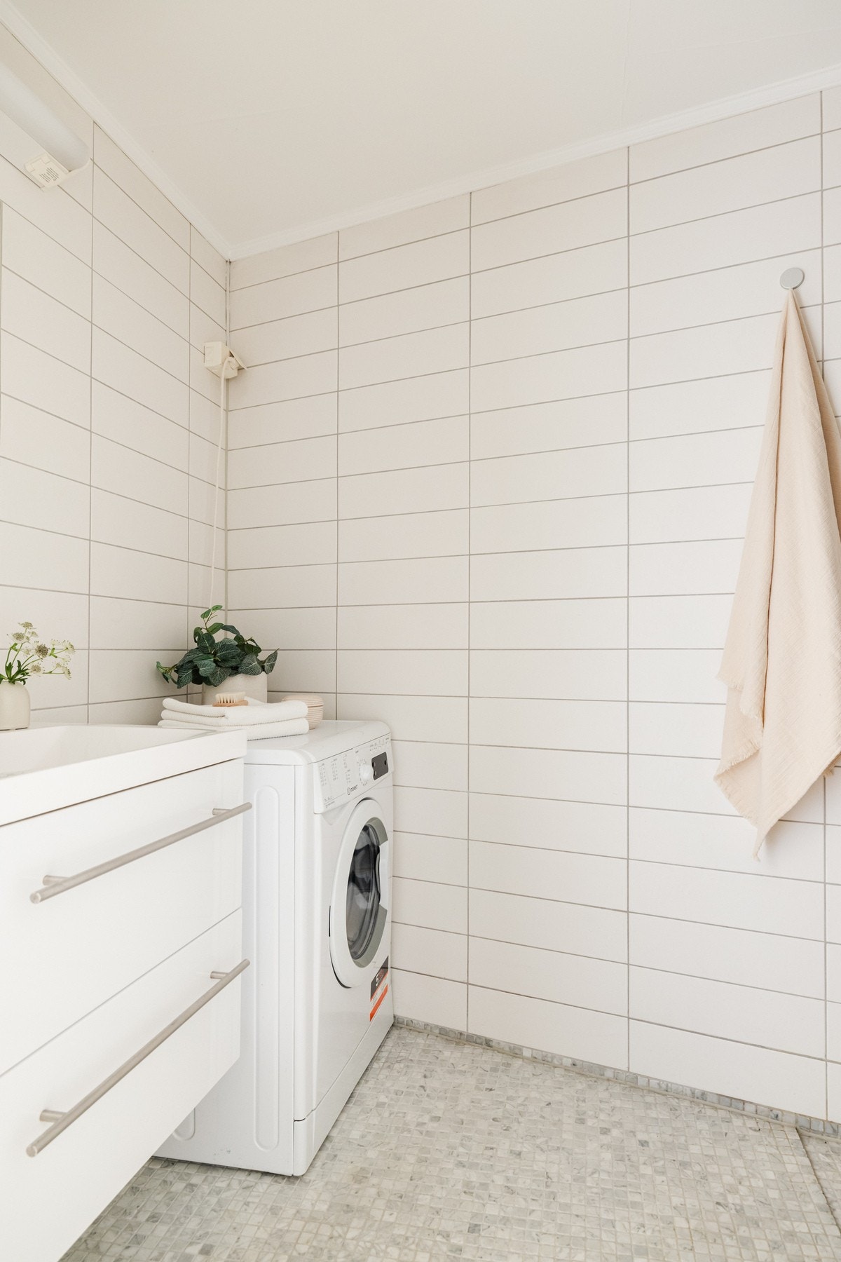 Badet har også inngang fra entréen og er pusset opp i 2008 i regi av borettslaget. Galleribilde