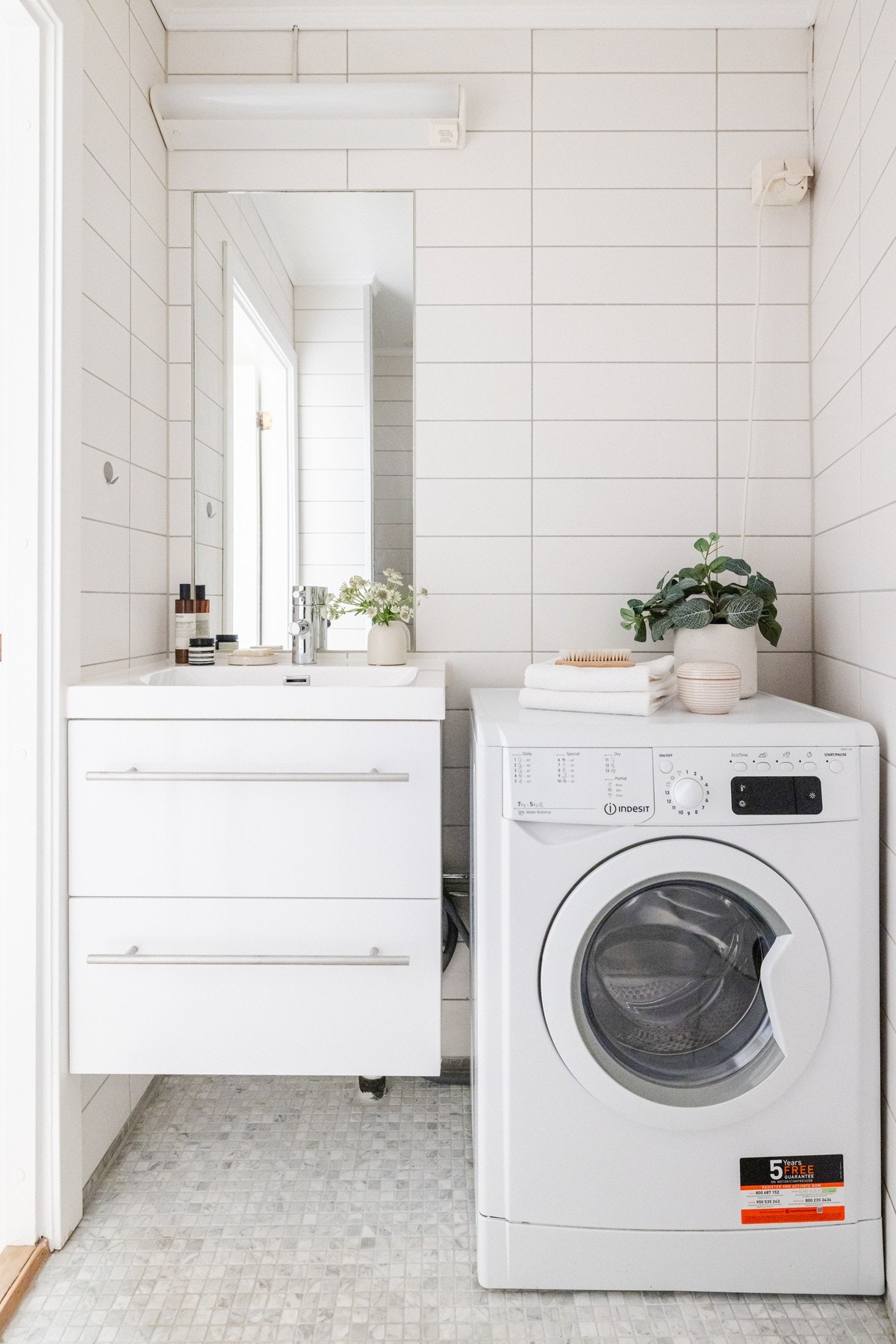 Det er oppgradert i 2020 med nye gulvvfliser, membran og varmekabler. Galleribilde