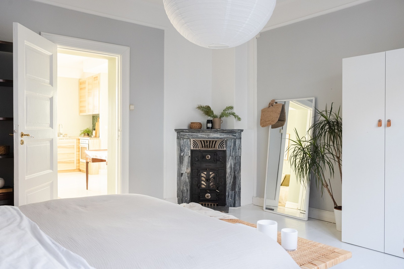 Her har du en meget elegant kamin som skaper både varme og stemning i boligen. Galleribilde