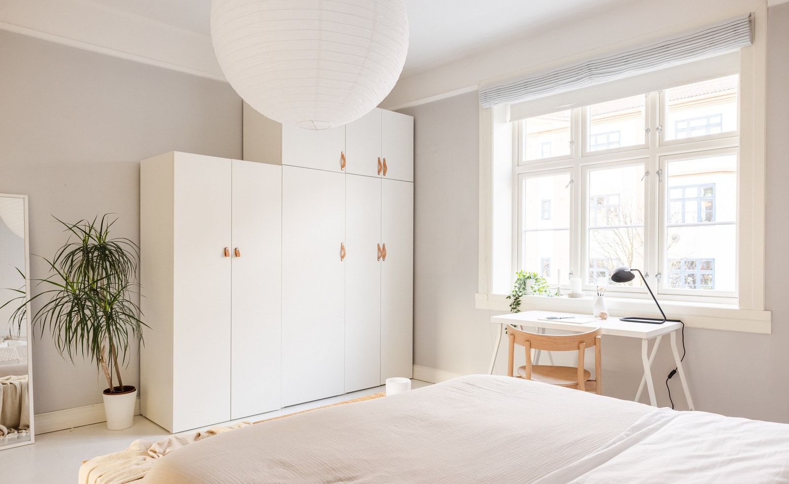 Her har du rikelig med lagringsplass i skapløsninger. Galleribilde