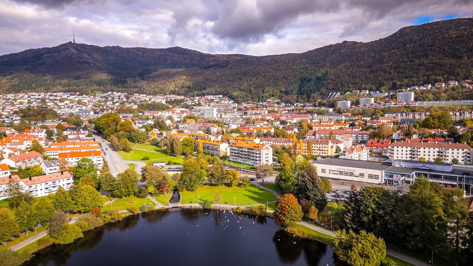En runde rundt Tveitevannet er også å anbefale, enten man ønsker en rolig spasertur eller en løpetur. Galleribilde