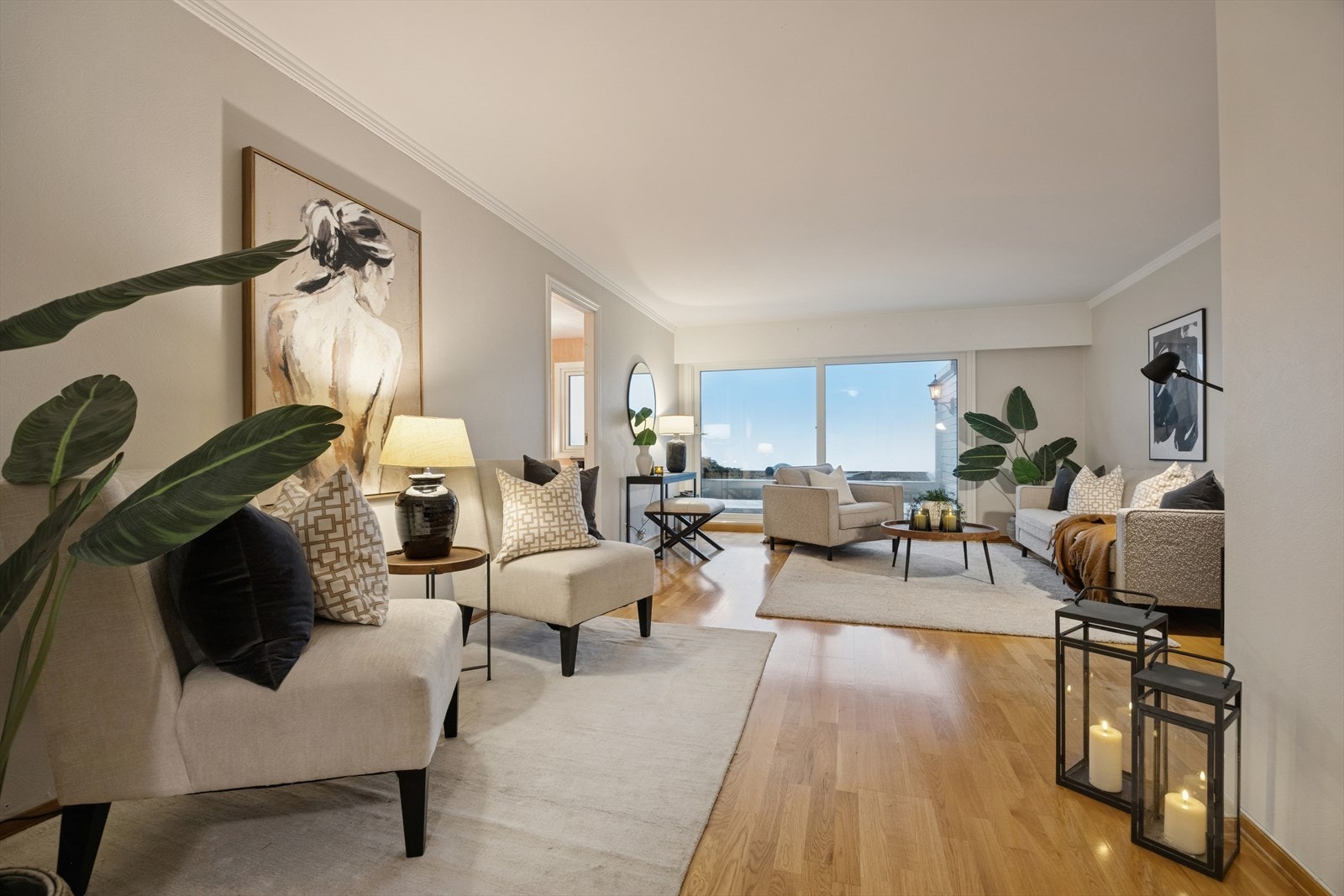 Det sosiale oppholdsrommet har fleksible møbleringsmuligheter og kan enkelt deles inn i ulike soner. Galleribilde