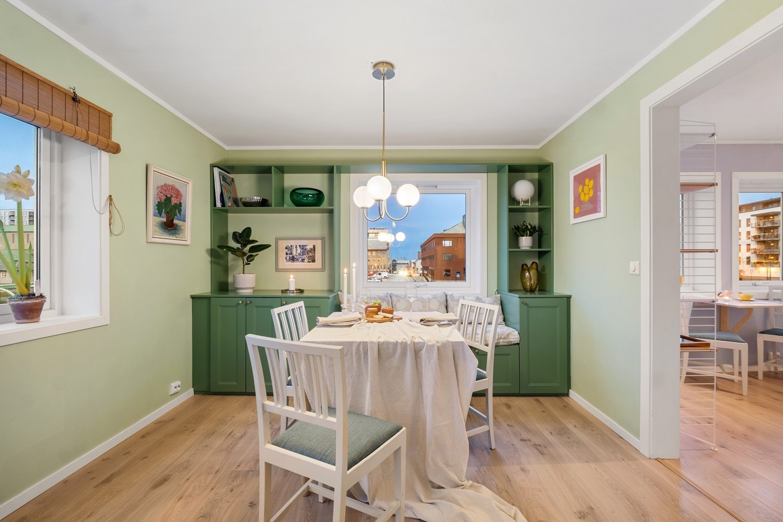 Spisegruppen tar plass i egen sone og inviterer til sosiale og hyggelige måltider med kjente og kjære. Galleribilde