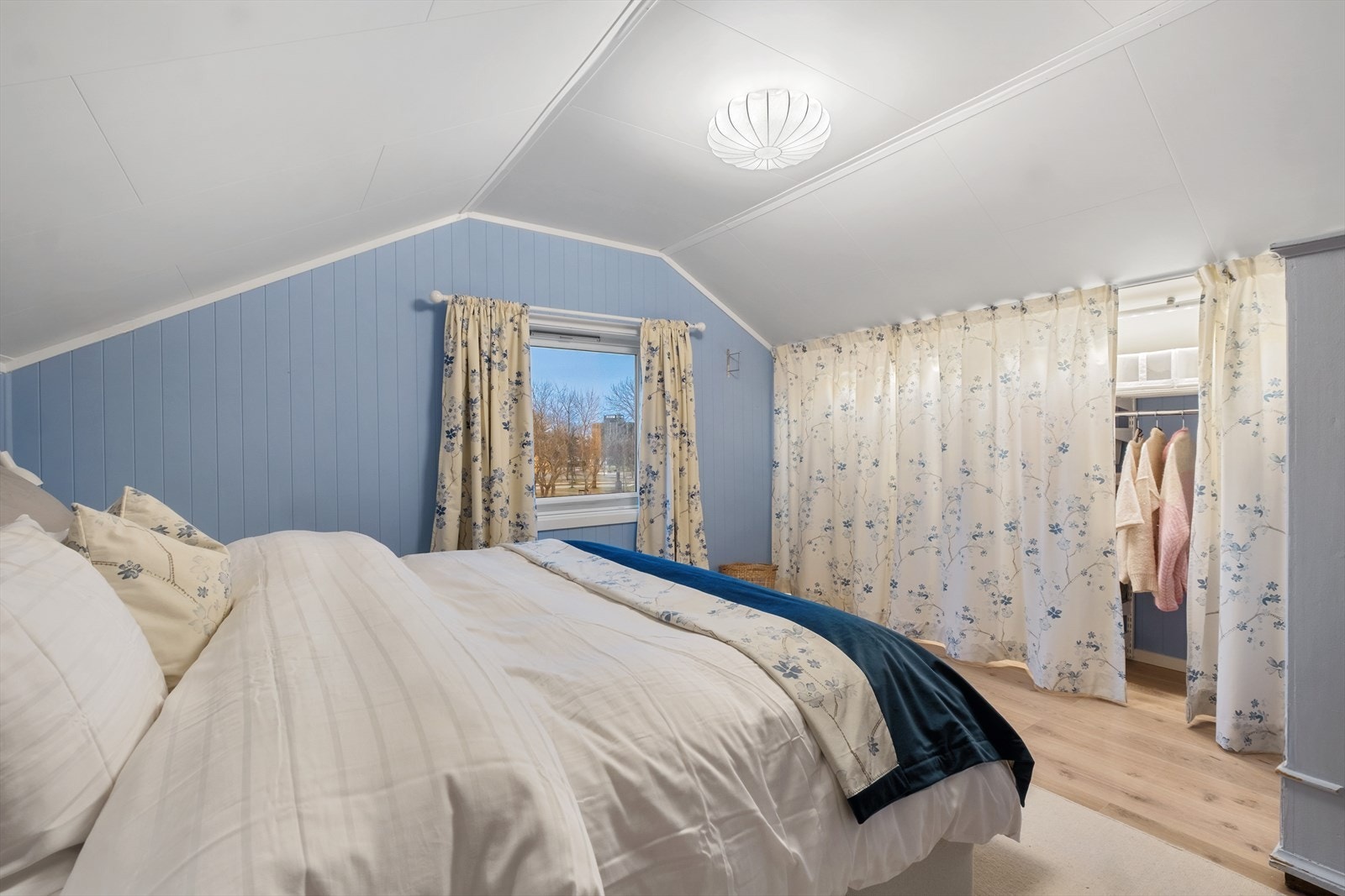 Plass for smarte garderobeløsninger. Galleribilde