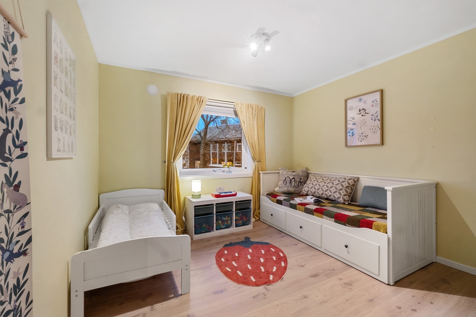 Leiligheten har totalt fire gode soverom. Galleribilde