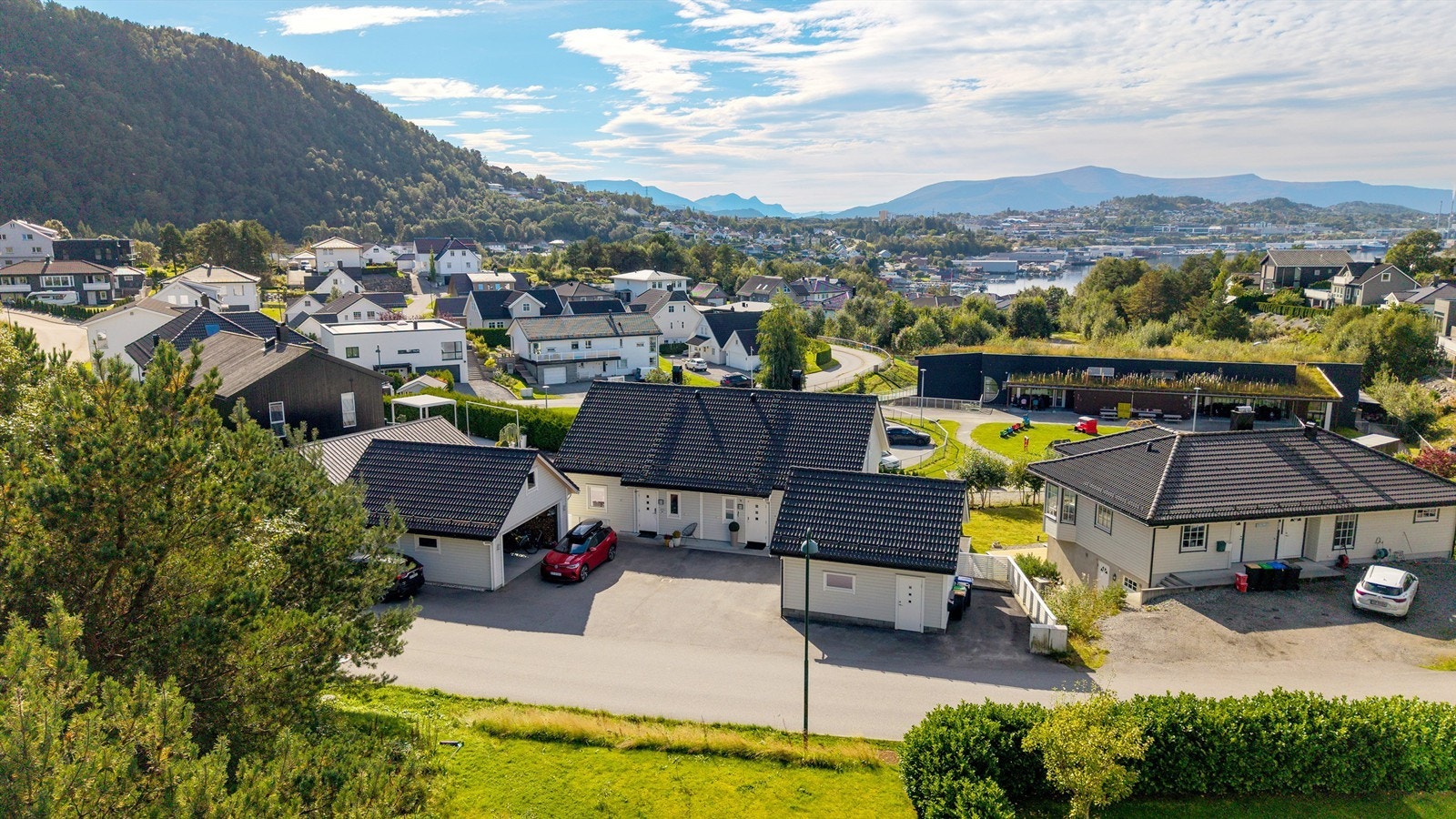 Dronebilde av eiendommen tatt fra nordøst Galleribilde