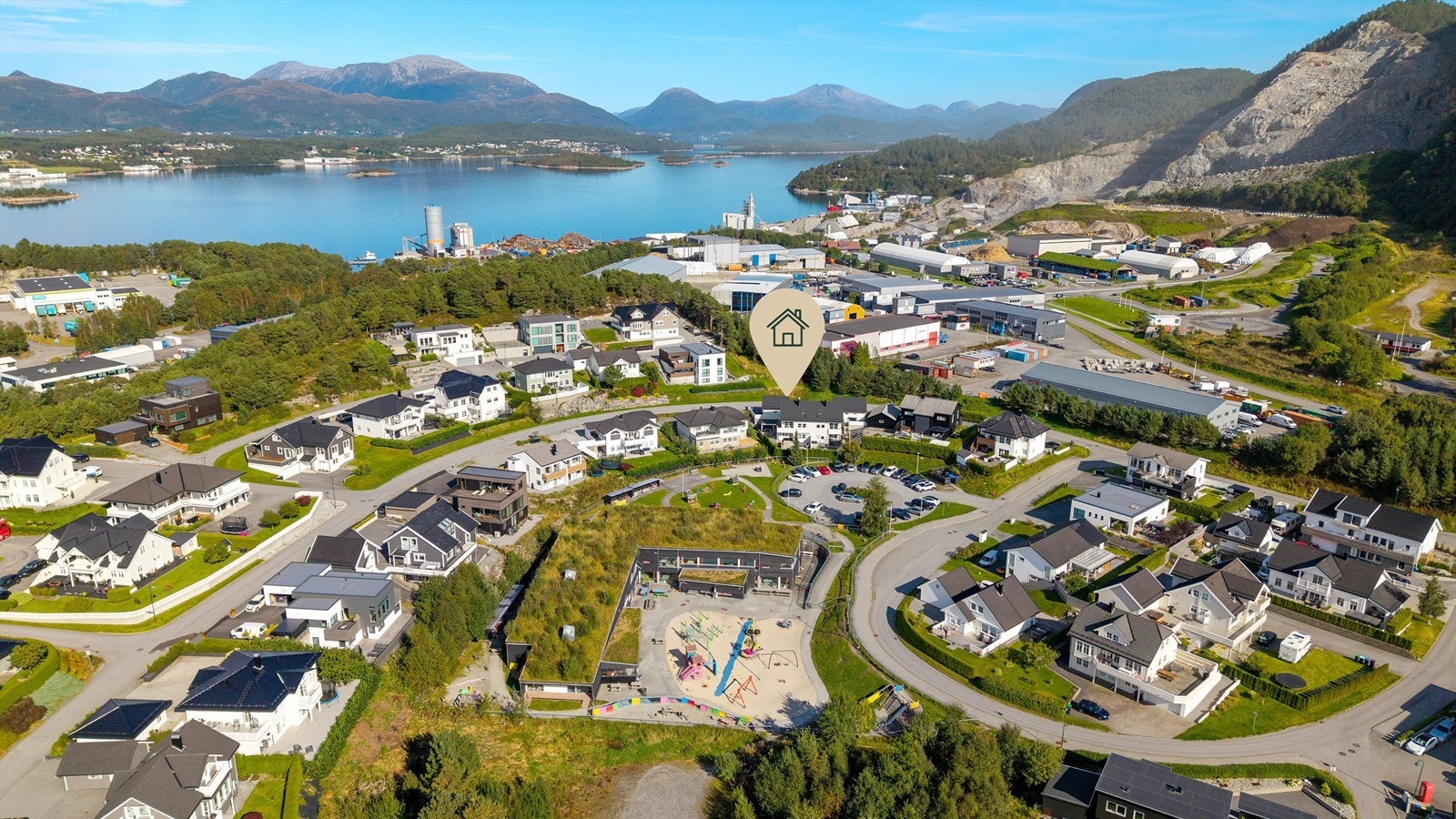 Dronebilde av boligområdet i Olsvika Galleribilde