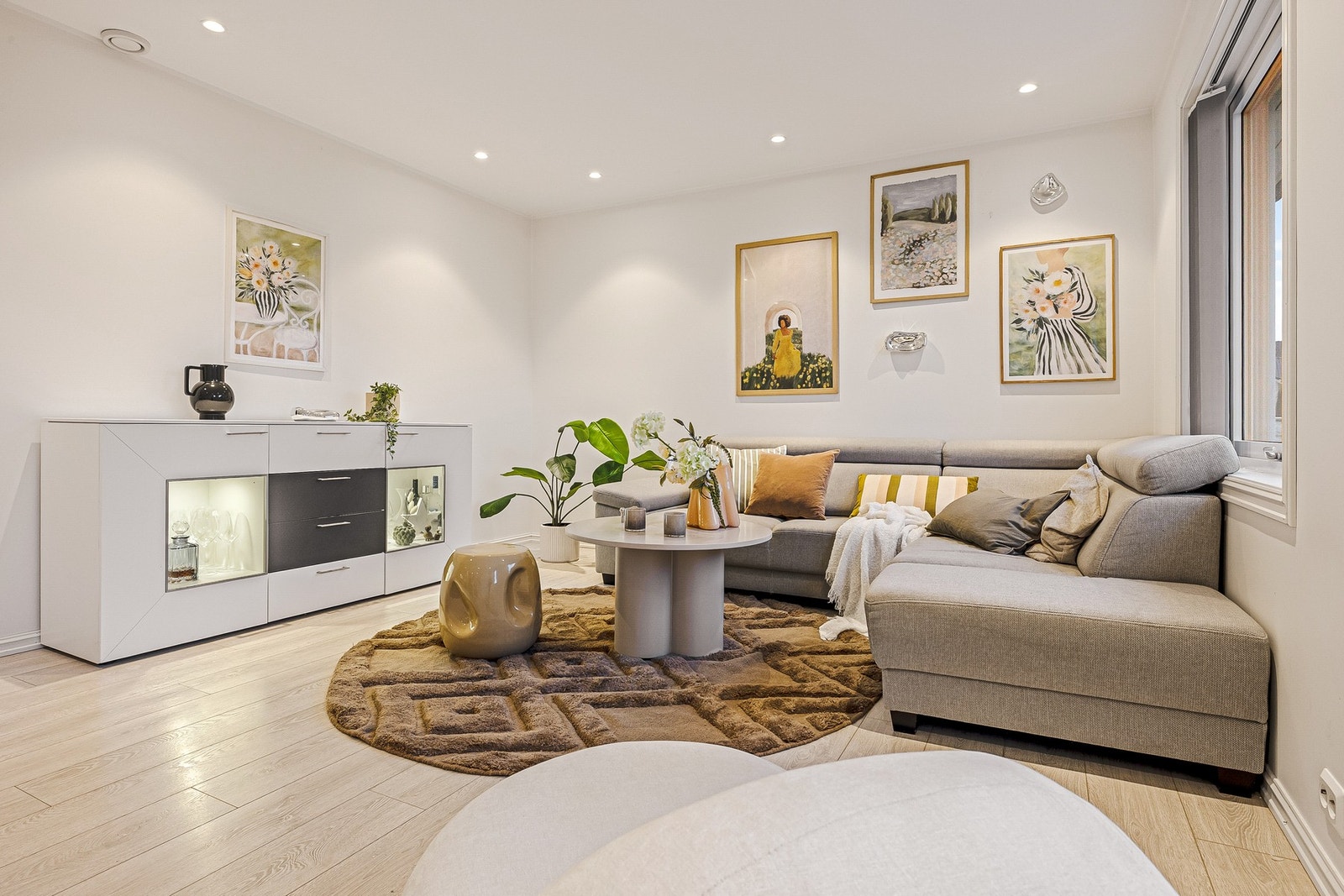 Lys og innbydende 4-roms leilighet med balkong og gode solforhold Galleribilde