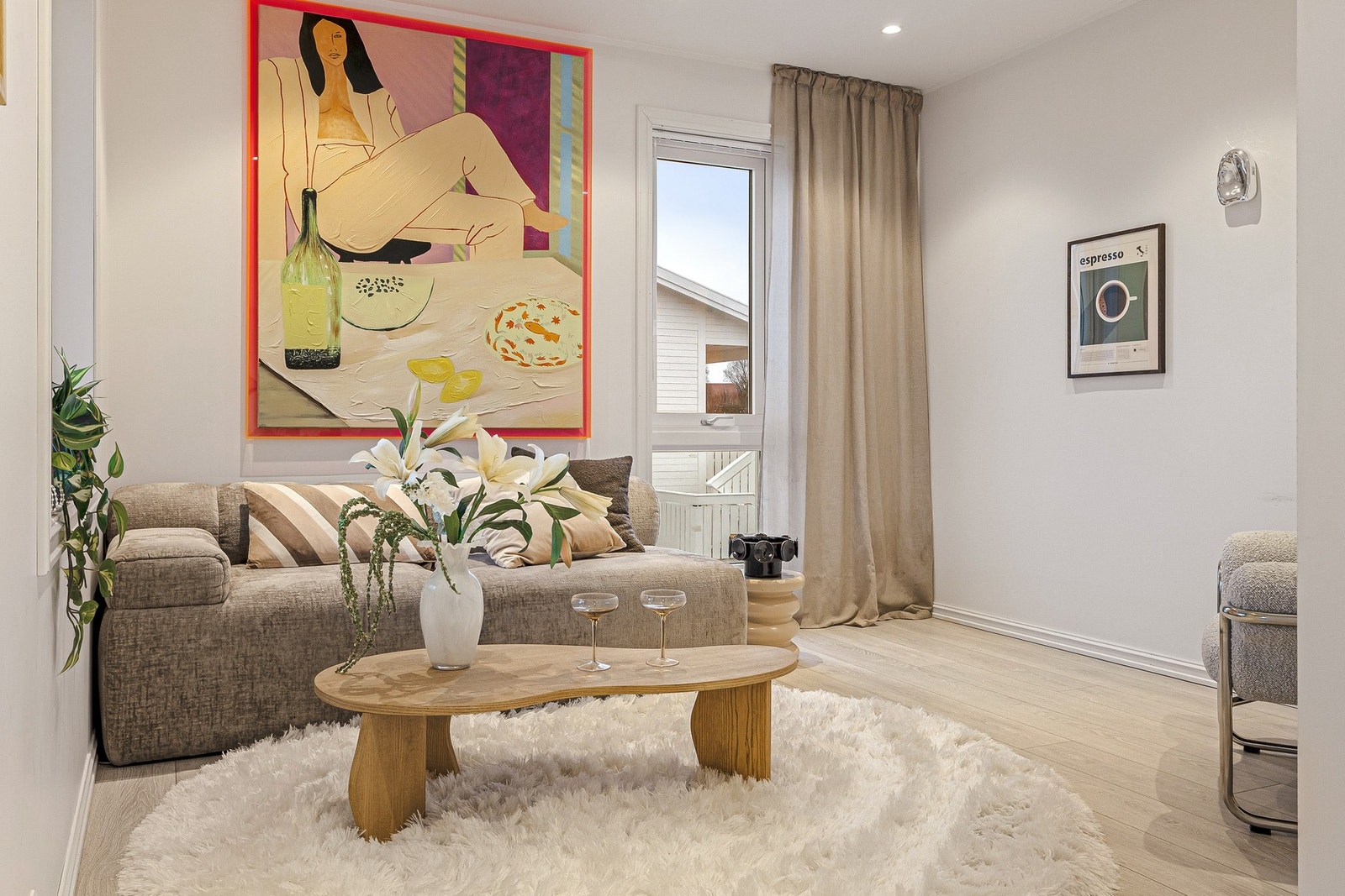 Her kan man enkelt innrede enten som stue eller separat spisestue! Galleribilde