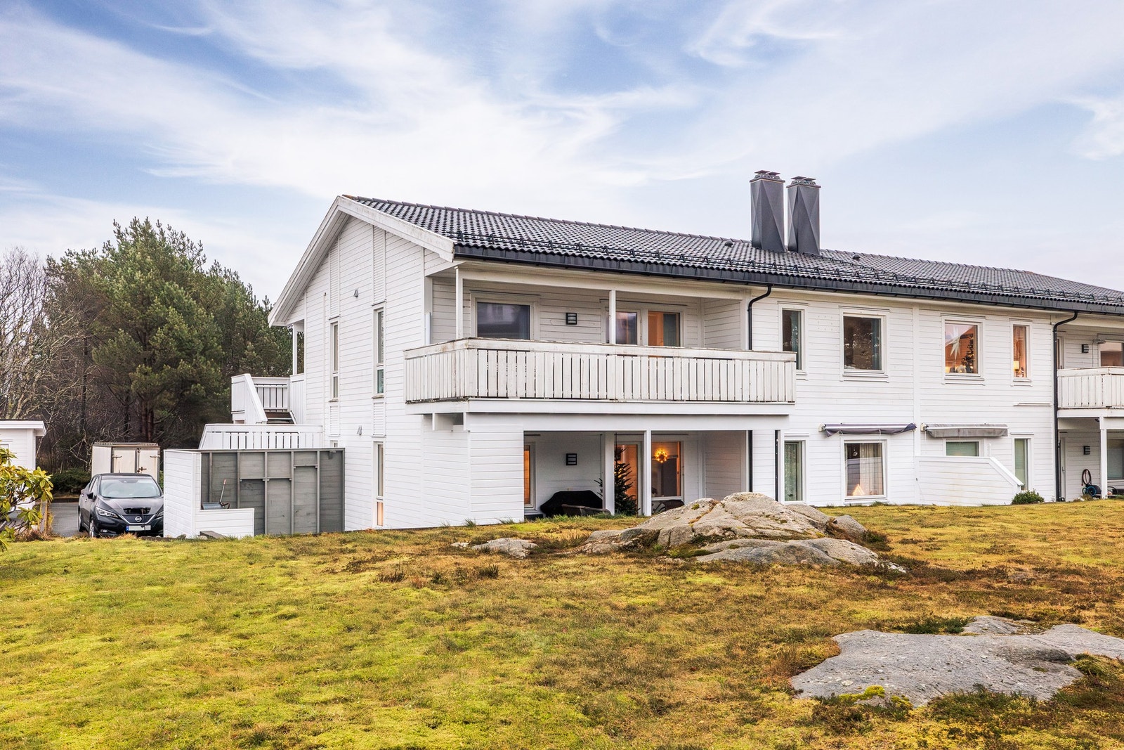 Her bor man i et rolig og veletablert nabolag med kort vei til alt man trenger i hverdagen Galleribilde