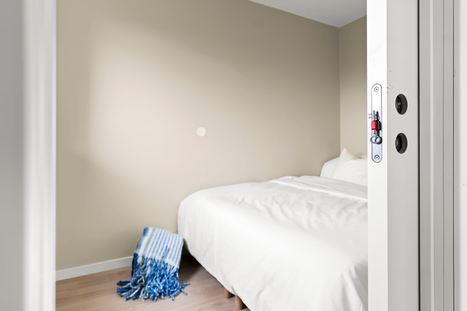 I tilknytning til stuen har du adkomst til boligens soverom. Galleribilde