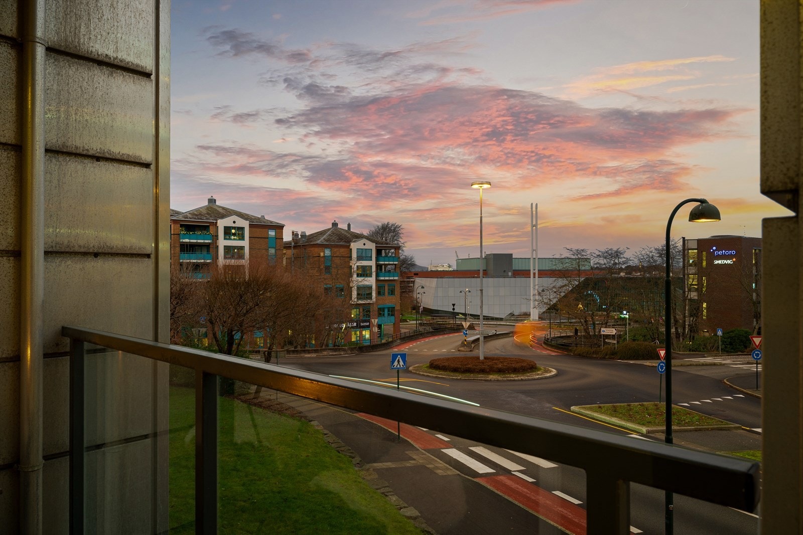 Her man man nyte morgensolen. Galleribilde