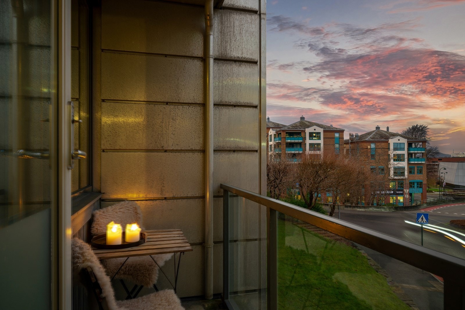 Fra stuen er det utgang til luftebalkong vendt mot øst Galleribilde