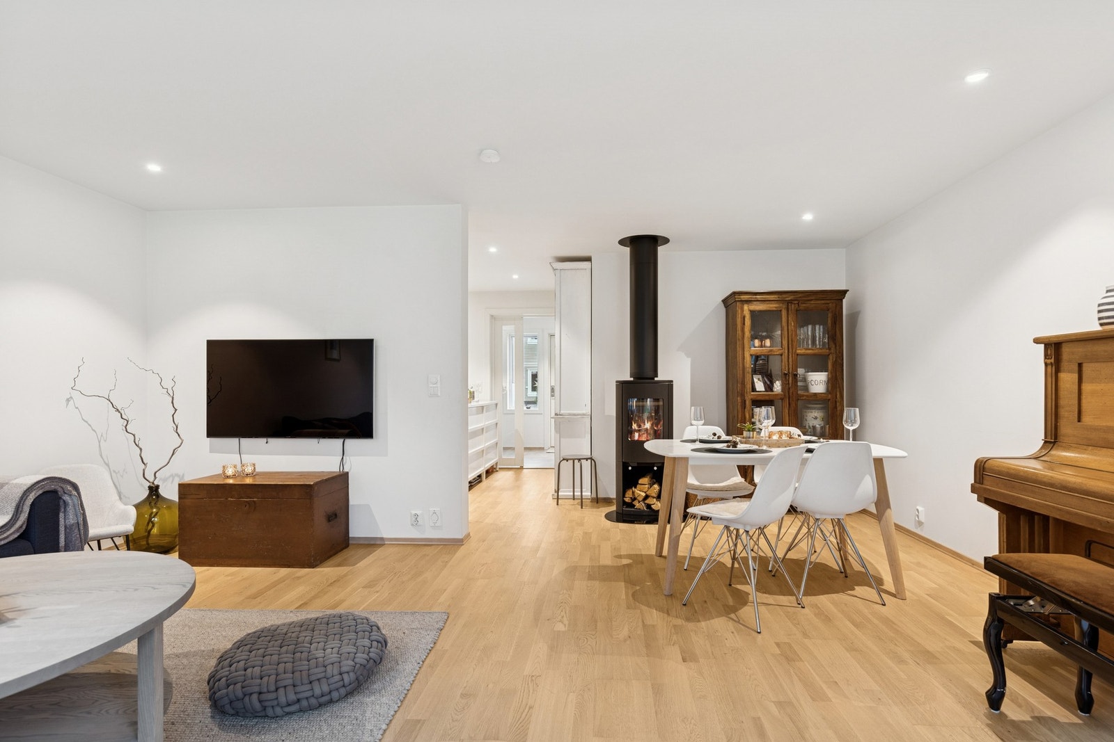 Lys, luftig og åpen planløsning. Galleribilde