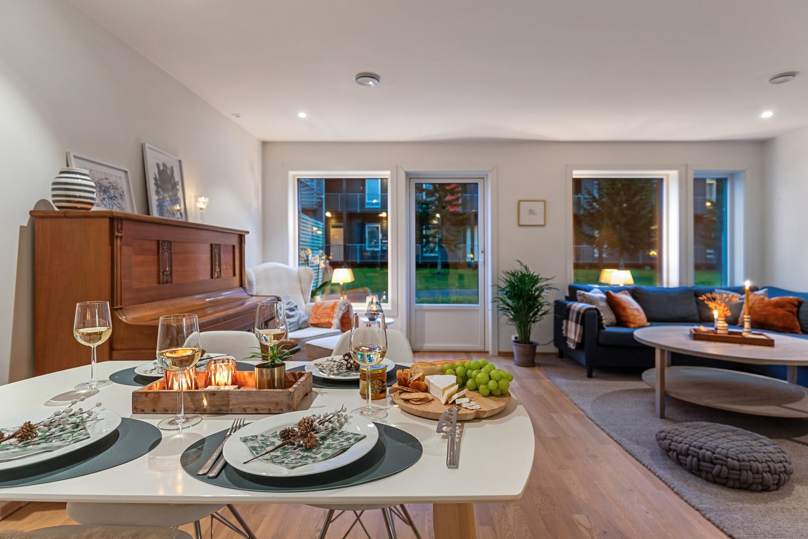 En lys, moderne og innbydende kjedet enebolig med familievennlig planløsning! Galleribilde