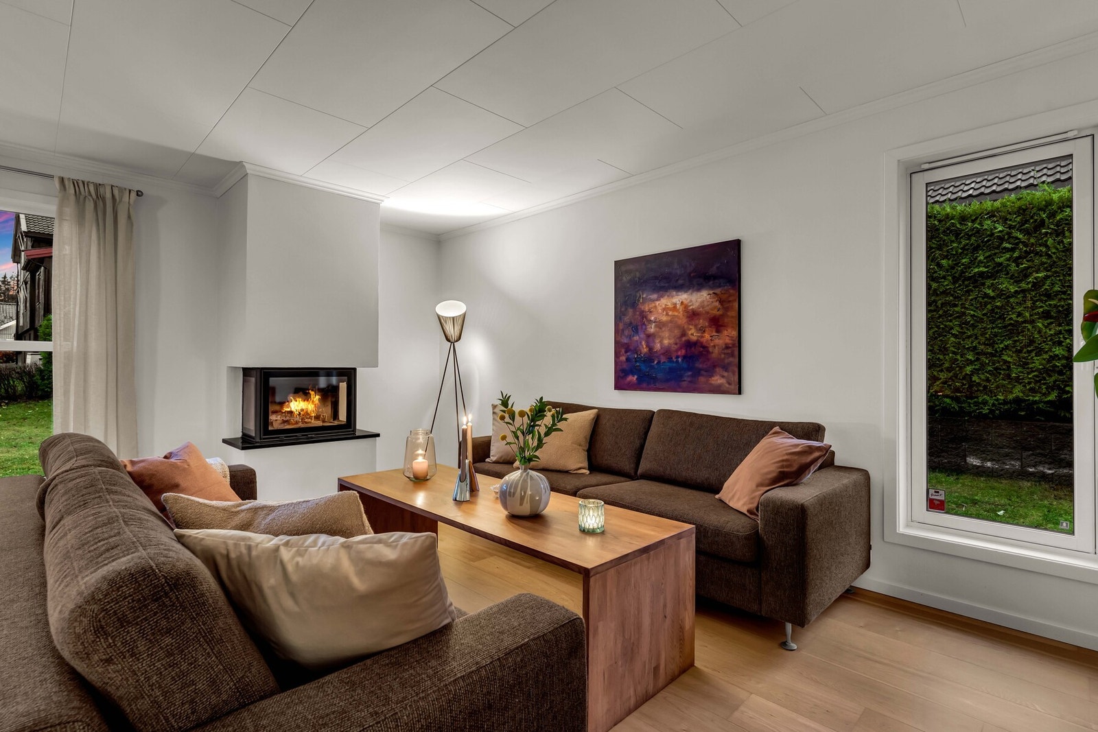 Ildstedet gir varme, ro og den følelsen av hjem som gjør at man senker skuldrene idet man kommer inn døren. Galleribilde