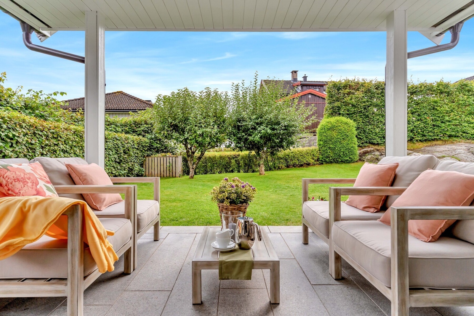 Her bor du i rolige og trygge omgivelser med lite trafikk, gode naboforhold og en tydelig småhuskarakter, samtidig som hverdagslogistikken er enkel og oversiktlig. Galleribilde