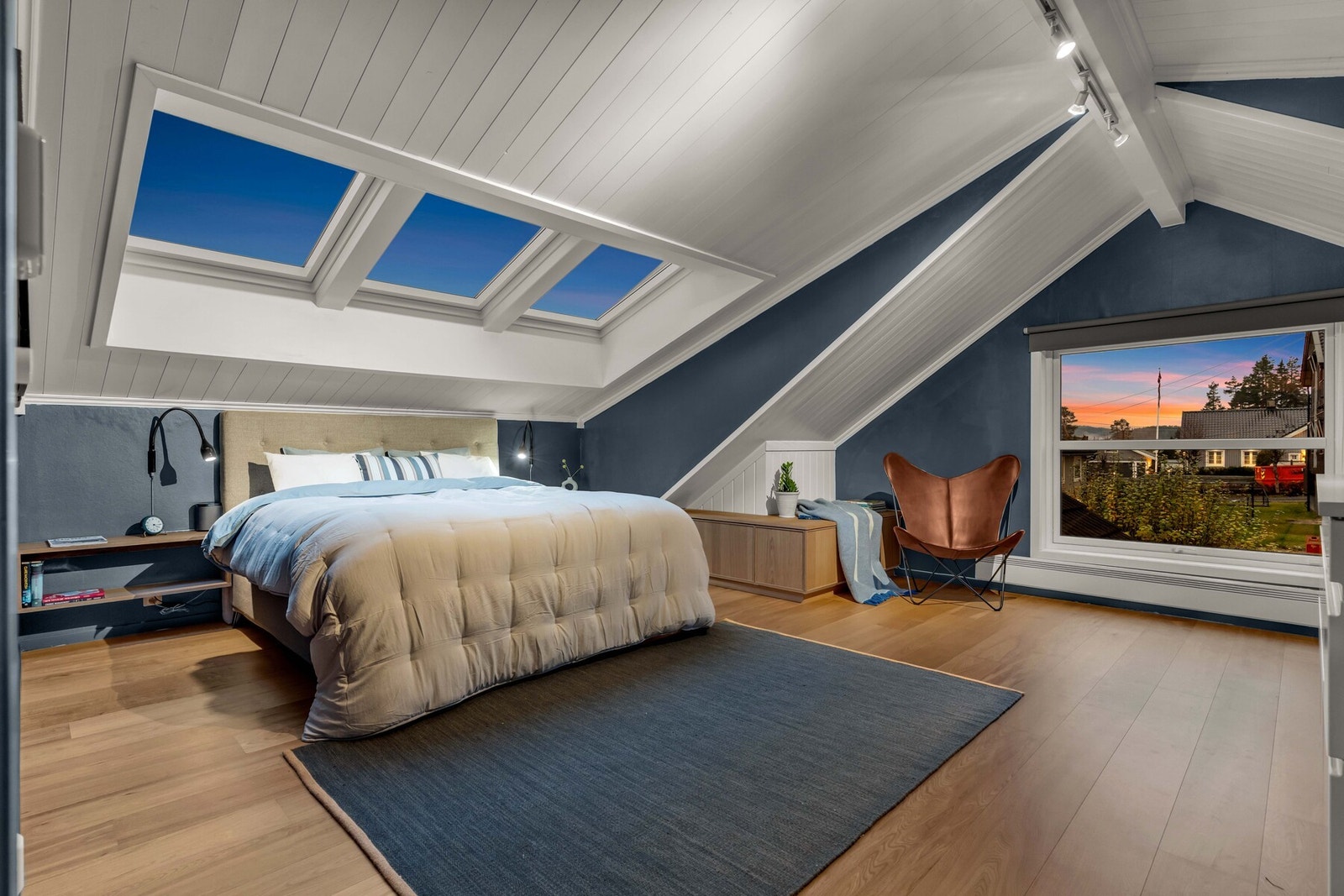 Alt er lagt til rette for orden, oversikt og fleksibilitet. Dette et hjem som tåler både småbarnsår, tenåringsliv og alt imellom. Galleribilde