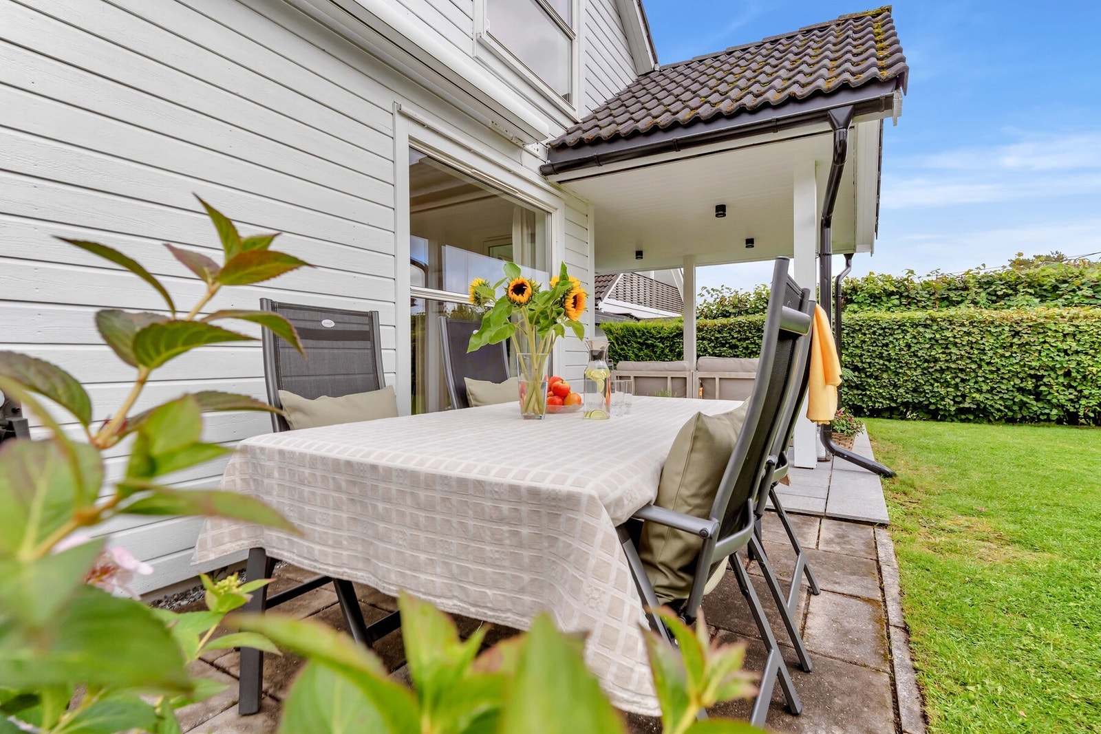 Nabolaget består i hovedsak av eneboliger og fremstår som stabilt og familievennlig, med mange som har bodd her lenge. Galleribilde