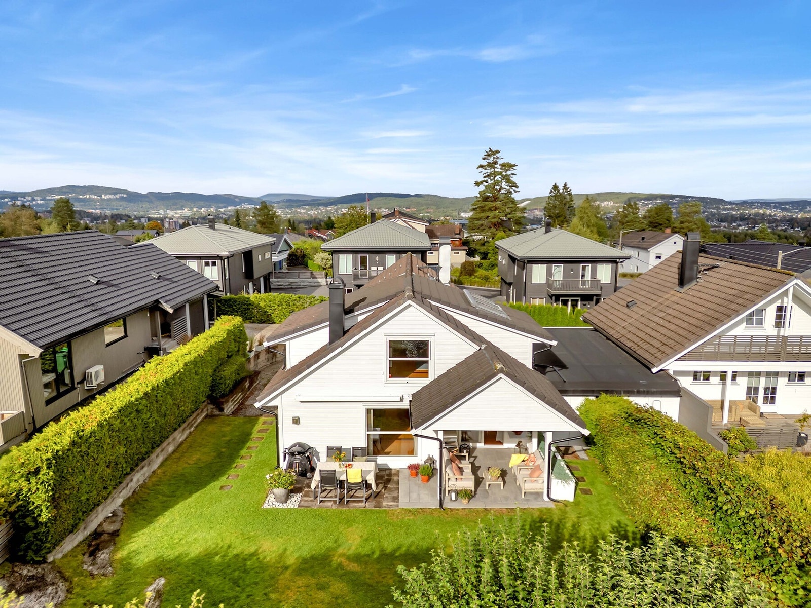 Dette er et område hvor barn kan vokse opp i rolige rammer, og hvor voksne får en praktisk og behagelig hverdag! Galleribilde