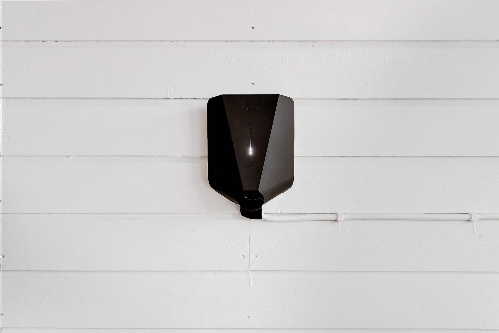 Det er også veldig praktisk med elbil-lader tilknyttet parkeringsplassen! Galleribilde