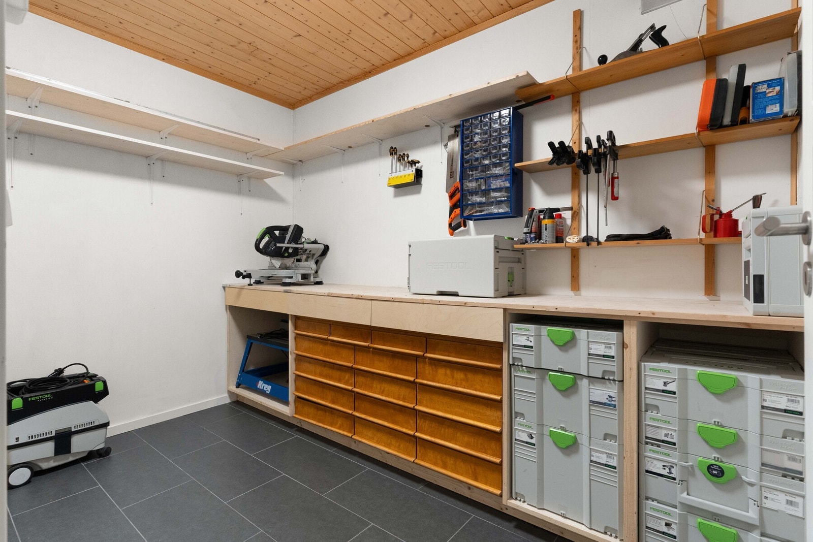 Praktisk bod med gode lagringsmuligheter. Galleribilde